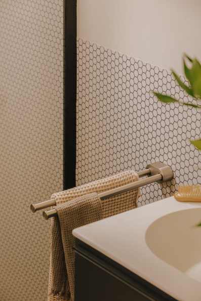 SWIVEL DOUBLE TOWEL RACK MAT BL (5X3X40) - Image 2